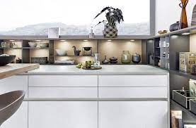 طراحی و جانمایی کابینت ویو رو به بیرون