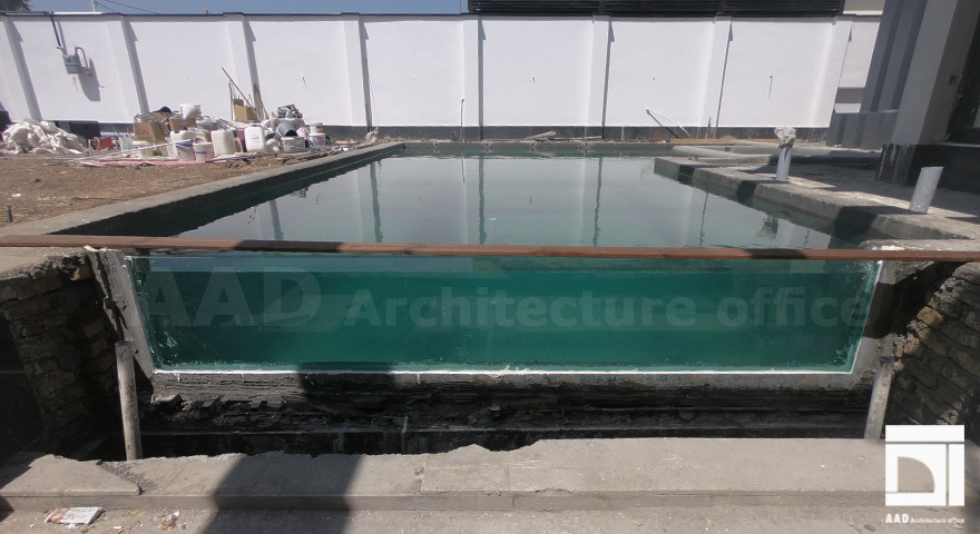 در مراحل ساخت استخر، رگلاژ بستر استخر بسیار مهم است.