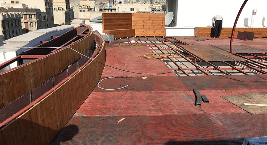 در ساخت روف گاردن، اجرای شبکه بندی آهن با استفاده از پروفیل انجام می شود.