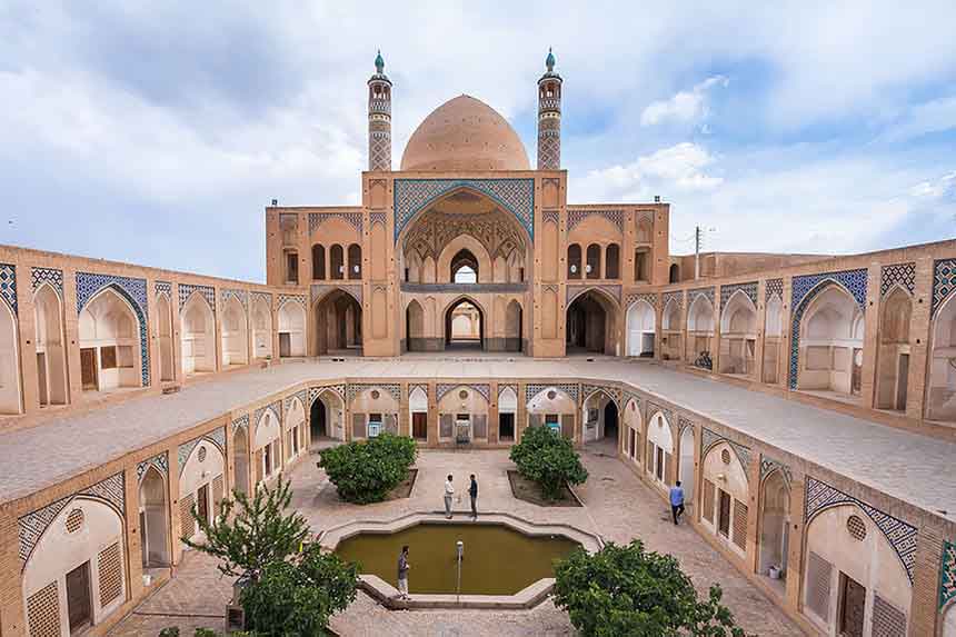 معماری ایرانی از سبک های ویژه معماری است